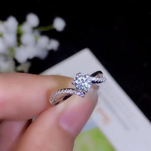 Load image into Gallery viewer, Moissanite Classic style, high density gemstones, comparable to diamonds. 0.5 carats. 925 real silver
